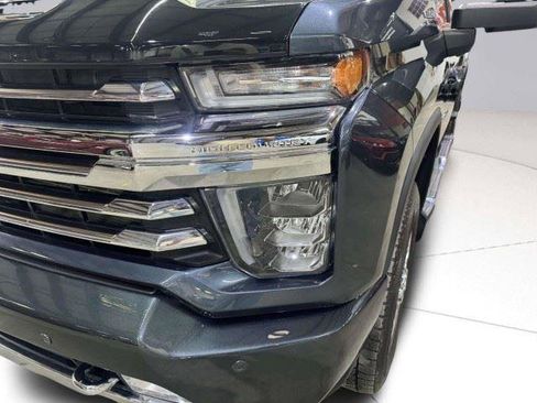 Used 2020 Chevrolet Silverado 2500 High Country w/ Technology Package AWD/4WD image 11