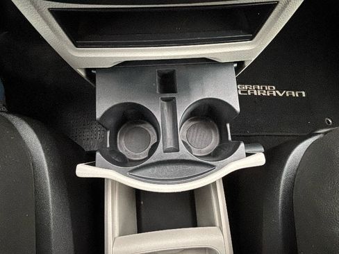 Used 2013 Dodge Grand Caravan SE FWD image 19