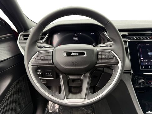 Used 2024 Jeep Grand Cherokee Laredo X AWD/4WD image 9