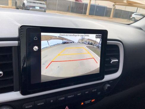 Certified 2025 Hyundai Venue Limited image 28