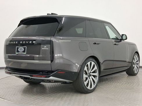 New 2026 Land Rover Range Rover SE image 9