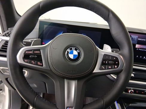 Used 2024 BMW X7 xDrive40i w/ M Sport Package AWD/4WD image 11