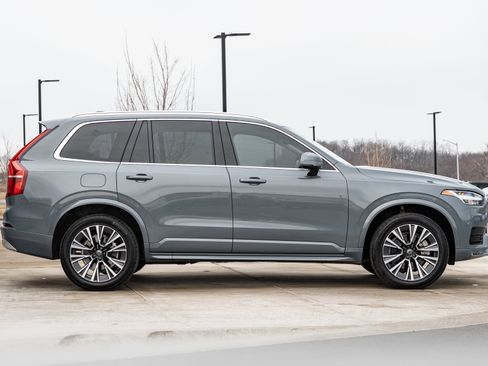 Used 2022 Volvo XC90 T5 Momentum w/ Climate Package image 3