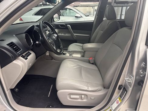 Used 2013 Toyota Highlander SE AWD/4WD image 10