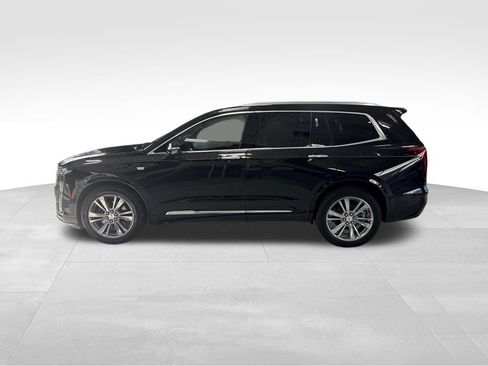 Used 2023 Cadillac XT6 Premium Luxury w/ Technology Package FWD image 2