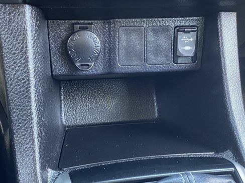 Used 2018 Toyota Corolla LE w/ LE Premium Package FWD image 27