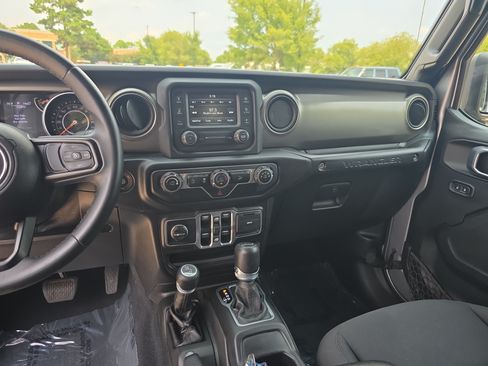 Used 2018 Jeep Wrangler Unlimited Sport S AWD/4WD image 28