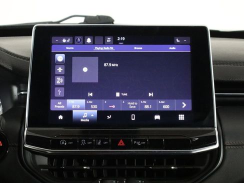 Used 2023 Jeep Compass Limited image 27