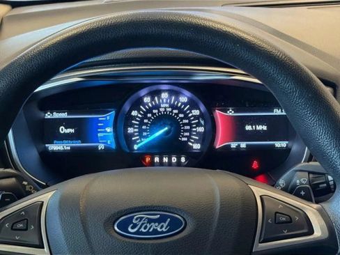 Used 2019 Ford Fusion SE FWD image 25
