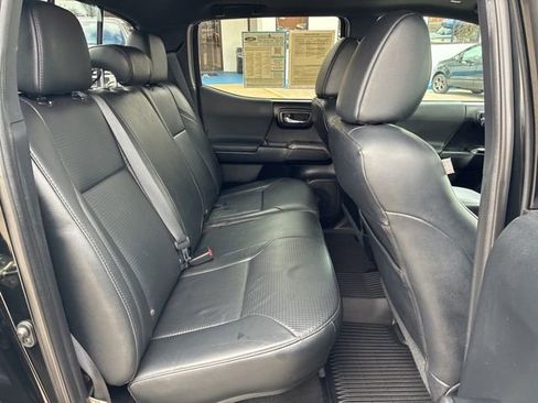 Used 2019 Toyota Tacoma TRD Sport image 26