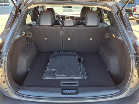 Used 2025 Nissan Kicks SR image 10