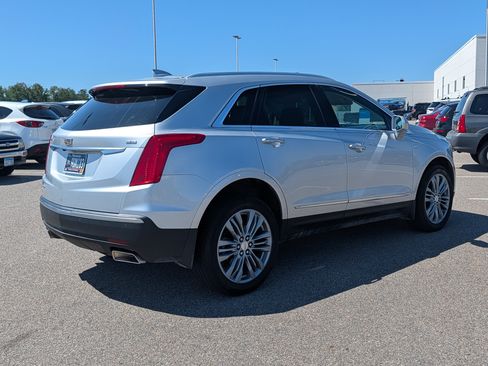 Used 2017 Cadillac XT5 Premium Luxury AWD/4WD image 4