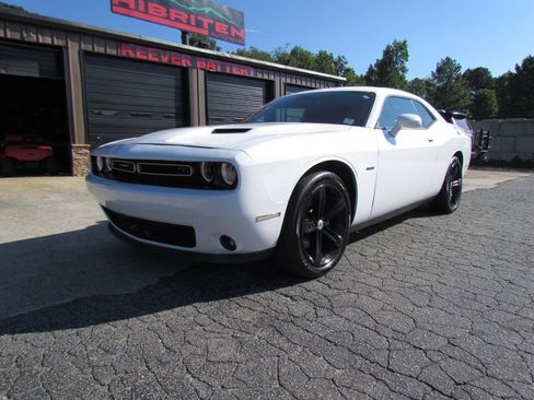 Used 2018 Dodge Challenger R/T RWD image 1