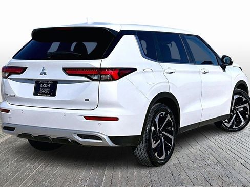 Used 2024 Mitsubishi Outlander SE Black Edition image 2