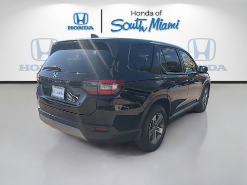 Used 2025 Honda Pilot EX-L image 7