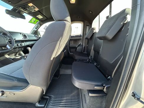 Used 2022 Toyota Tacoma TRD Off-Road image 27