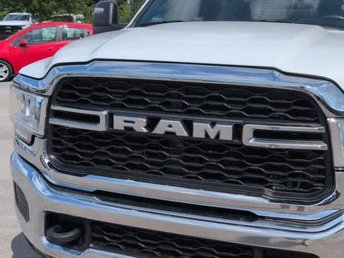 Used 2024 RAM 5500 Tradesman w/ Chrome Appearance Group AWD/4WD image 12