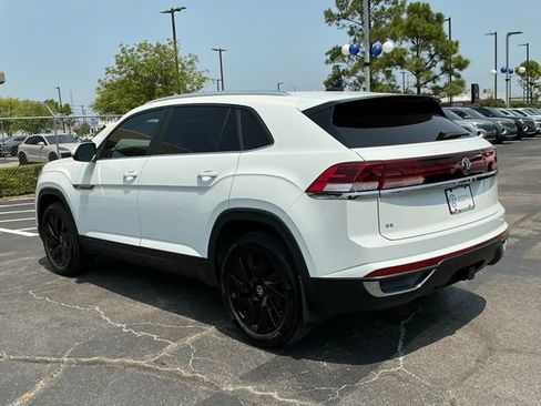 Certified 2024 Volkswagen Atlas Cross Sport SE w/ Panoramic Sunroof Package FWD image 5