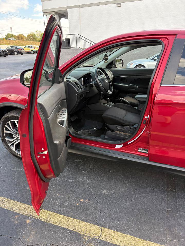 Used 2019 Mitsubishi Outlander Sport SE AWD/4WD image 9