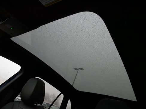 Certified 2021 Volkswagen ID.4 Pro S image 32