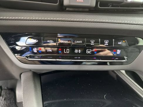 Used 2023 Buick Envision Avenir AWD/4WD image 25