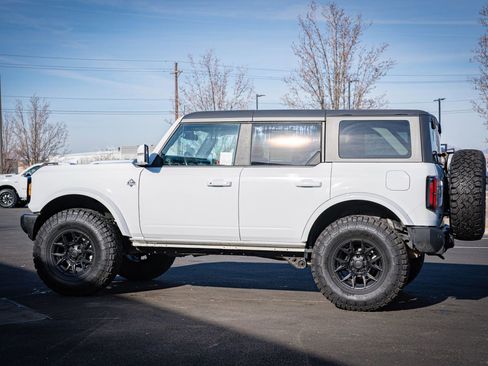 Used 2024 Ford Bronco Outer Banks AWD/4WD image 9
