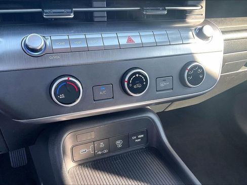 Used 2024 Hyundai Kona SE image 17