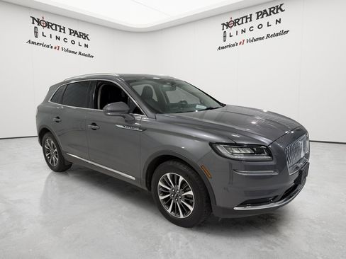 Used 2023 Lincoln Nautilus FWD w/ Premium Package image 7