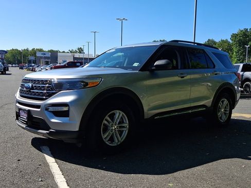 Certified 2024 Ford Explorer XLT w/ Equipment Group 202A AWD/4WD image 5