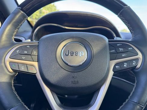 Used 2017 Jeep Grand Cherokee Overland w/ Jeep Active Safety Group AWD/4WD image 8