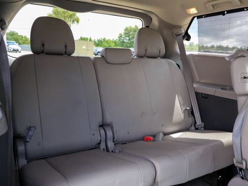 Used 2016 Toyota Sienna XLE FWD image 14
