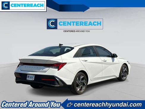 Used 2024 Hyundai Elantra SEL w/ Convenience Package FWD image 4