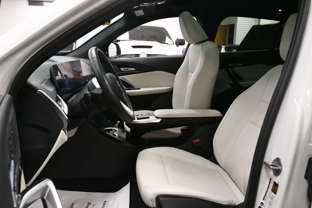 Used 2026 BMW X2 xDrive28i AWD/4WD image 9
