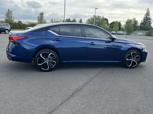 Used 2023 Nissan Altima 2.5 SR FWD image 6