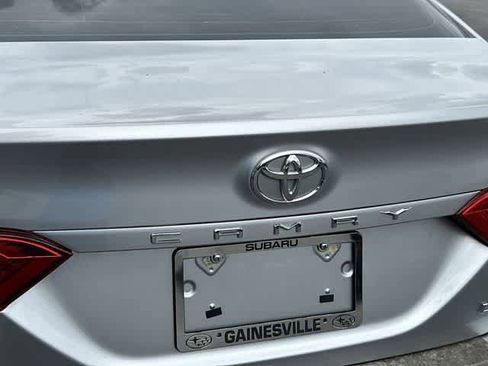 Used 2018 Toyota Camry LE FWD image 11
