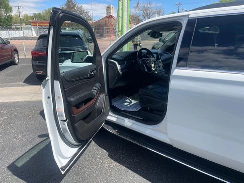 Used 2019 GMC Yukon XL SLT AWD/4WD image 10