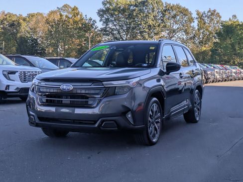 Used 2025 Subaru Forester Touring image 3