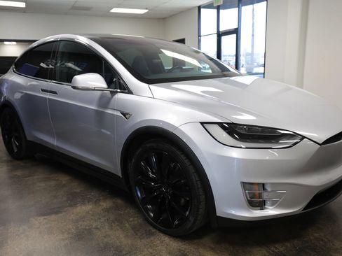 Used 2017 Tesla Model X 90D AWD/4WD image 7