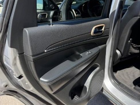 Used 2015 Jeep Grand Cherokee Limited image 12