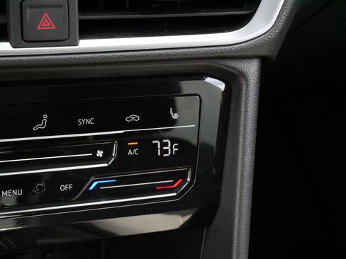 Certified 2025 Volkswagen Taos SE AWD/4WD image 30