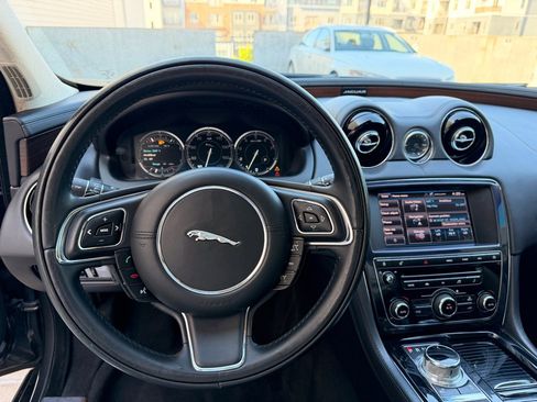 Used 2014 Jaguar XJ L Portfolio RWD image 10