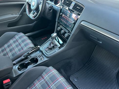 Used 2018 Volkswagen GTI SE image 13