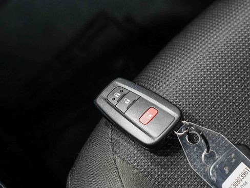 Certified 2019 Toyota Prius L Eco FWD image 28