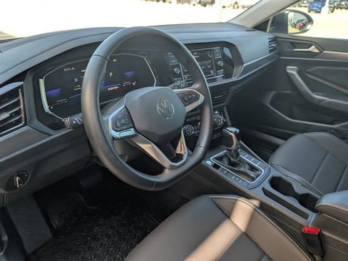 Used 2024 Volkswagen Jetta SE w/ Panoramic Sunroof Package FWD image 9