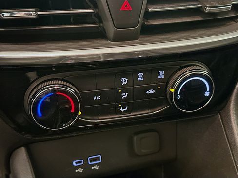 Used 2024 Buick Encore GX Sport Touring image 23