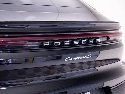 Used 2024 Porsche Cayenne S AWD/4WD image 39