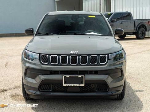 Used 2023 Jeep Compass Sport AWD/4WD image 2