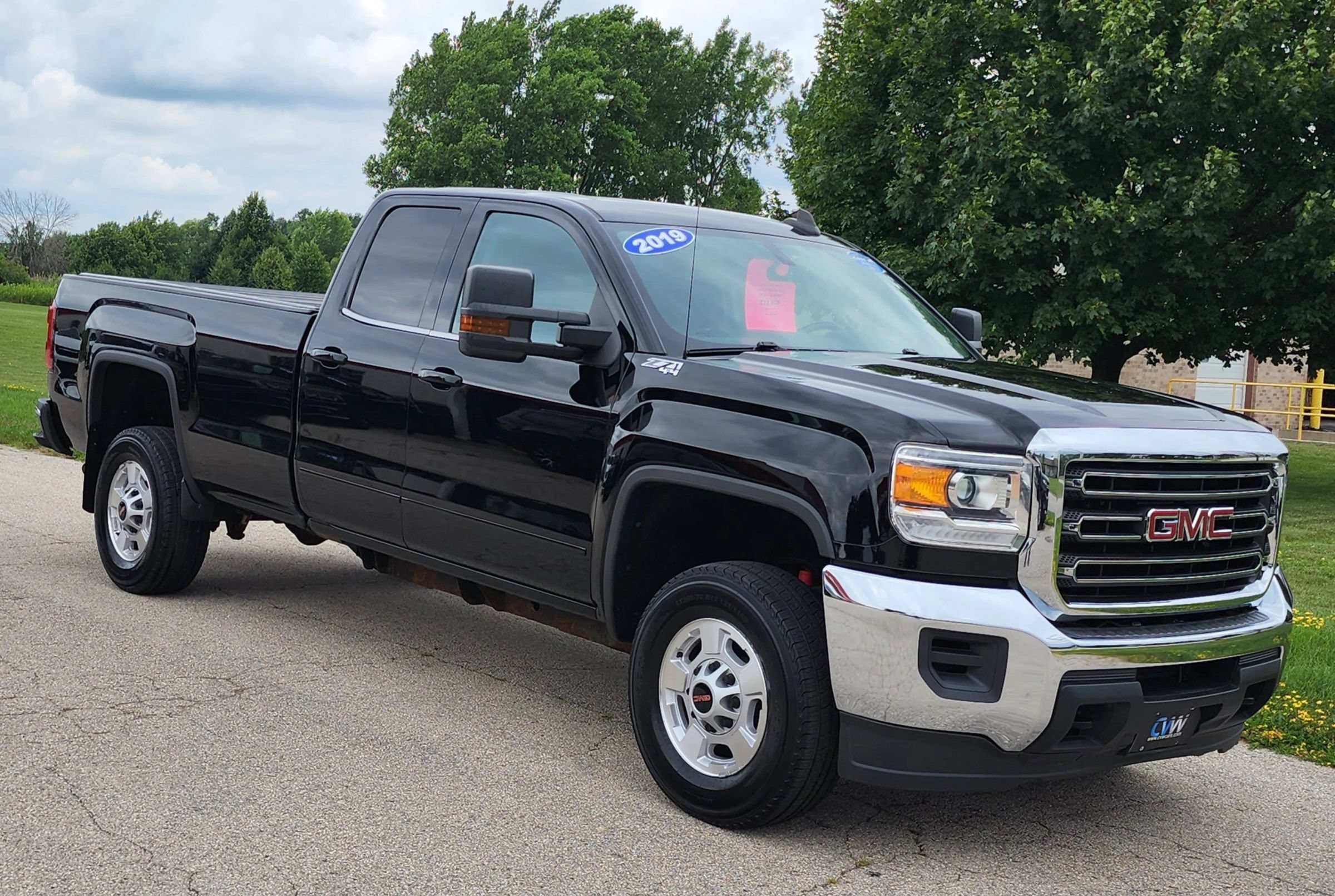Used 2019 GMC Sierra 2500 SLE w/ Suspension Package, Off-Road AWD/4WD image 2