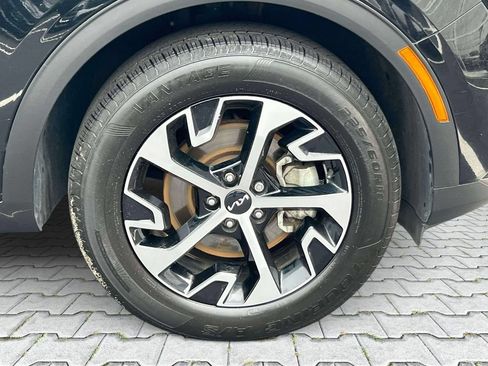 Certified 2023 Kia Sportage EX AWD/4WD image 7