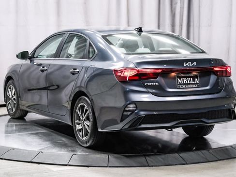 Used 2022 Kia Forte LXS image 2
